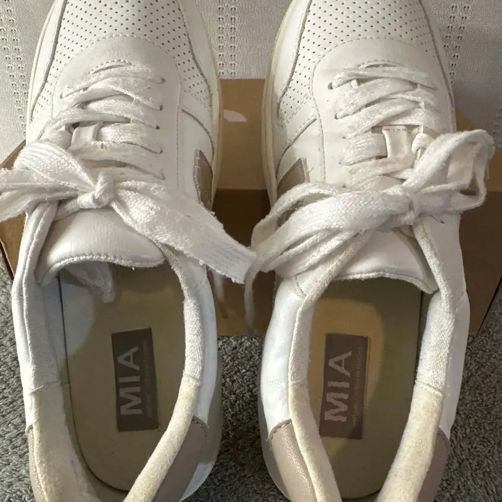 MIA Woman’s Sneakers 7.5